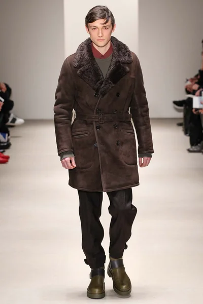 Look 15